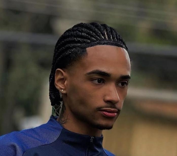Vinicius Barbosa, 24 · Brazil